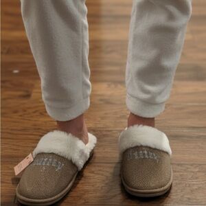 Juicy Couture Tan and Cream Faux Fur Slippers size XL 9/10 NWT